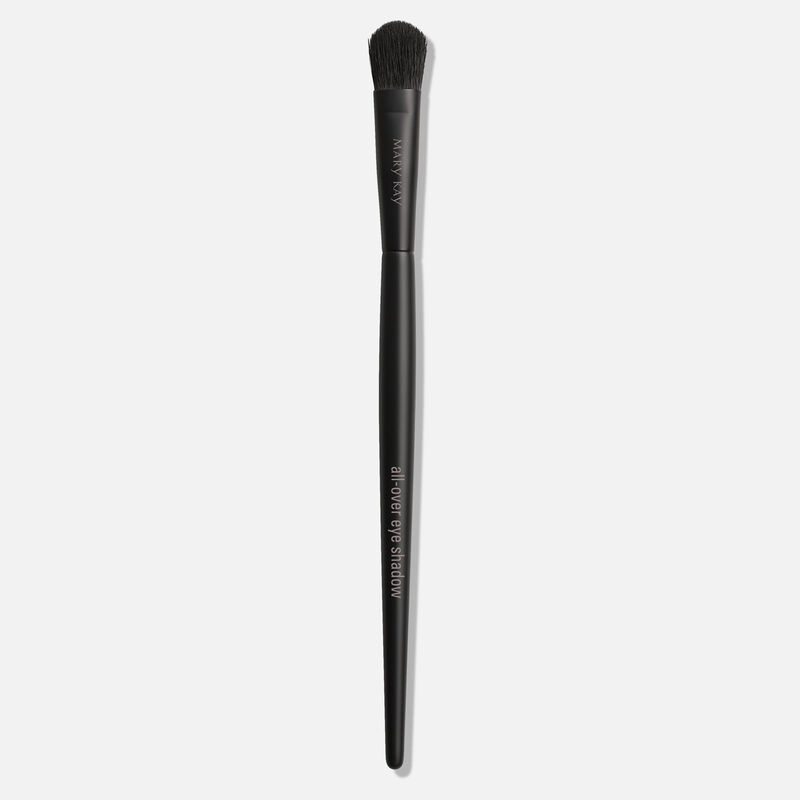 560109-UNL-GB-MKEssential-BrushSet-AllOverEyeShadowBrush-DM_9660-Hi-Res-1.jpg