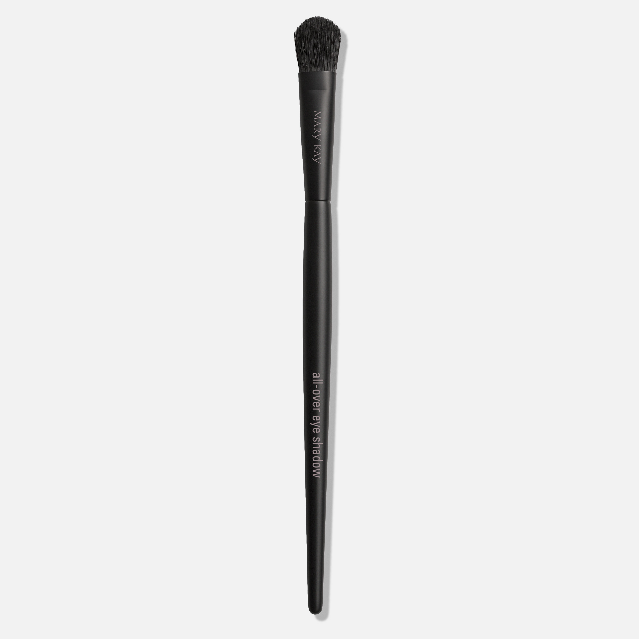 560109-UNL-GB-MKEssential-BrushSet-AllOverEyeShadowBrush-DM_9660-Hi-Res.jpg